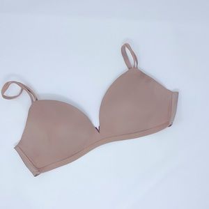 Victoria’s Secret padded wireless bra. 34D. EUC.